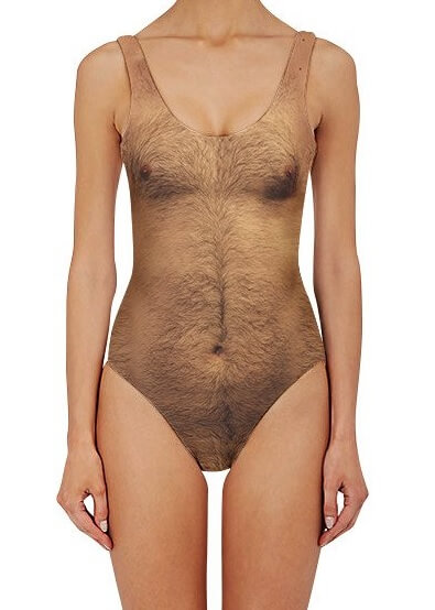 Traje de baño de mujer con el cuerpo masculino marrón claro